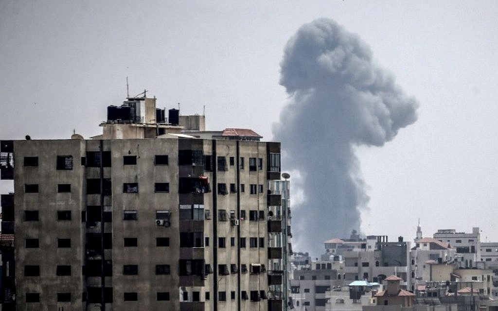 A picture taken on July 14, 2018, shows a smoke plume rising following an Israeli air strike in Gaza City (AFP PHOTO / MAHMUD HAMS)