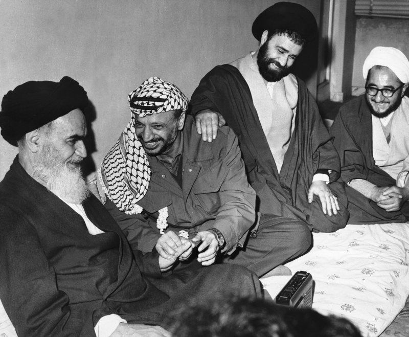 Arafat meets with Khomeini in France during the 1979 Iranian revolution