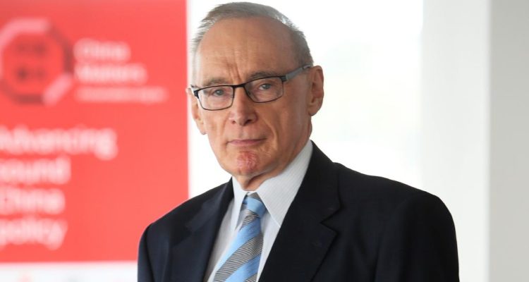 Bob Carr: Australian Jewish community “treats politicians as their poodles”