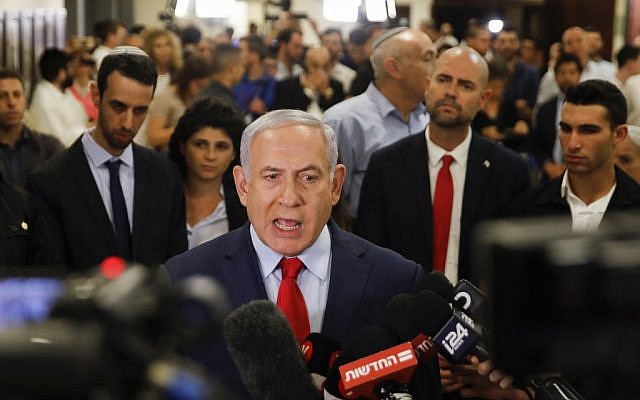 Prime Minister Binyamin Netanyahu talks to the press following a vote on a bill to dissolve the Knesset on May 29, 2019. (Photo: Menahem KAHANA / AFP)