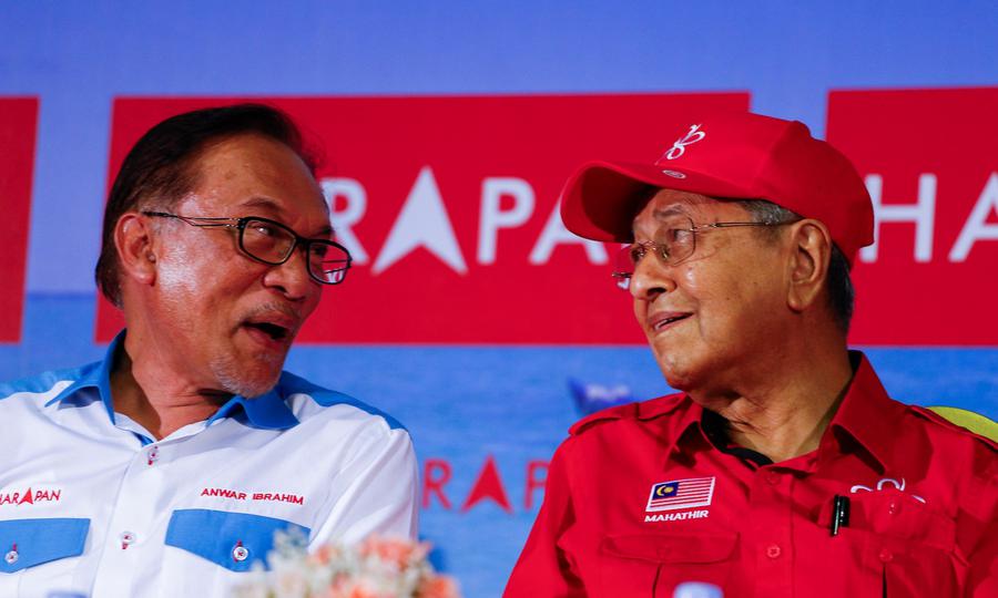 Anwar and Mahathir: Leadership transition remains uncertain
