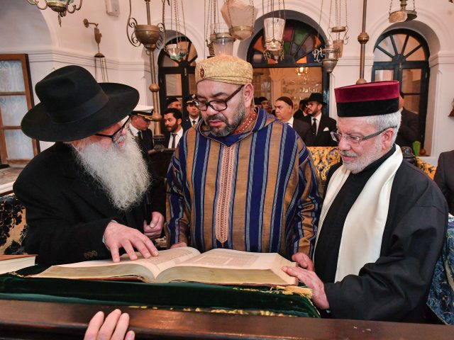 Moroccan King Mohammed VI visits a synagogue in Essaouira, Morocco, in January this year. (Photo credit: Maghreb Arab Press)