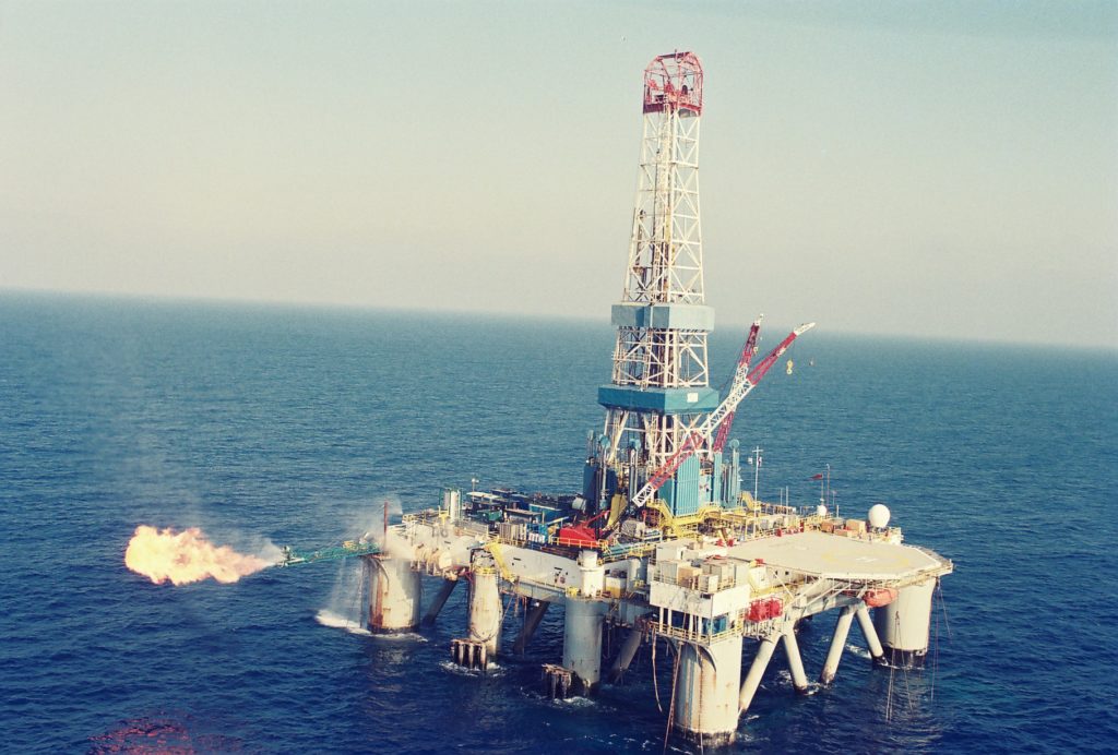 Gas for Gaza? An Israeli natural gas platform in the Mediterranean (Credit: Wikimedia Commons)