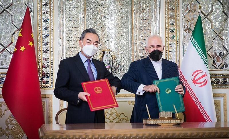 Iranian Foreign Minister Mohammad Javad Zarif and State Councilor of the People’s Republic of China Wang Yi signing the Iran–China 25-year Cooperation Program in Teheran on March 27 (Photo: Wikimedia Commons)