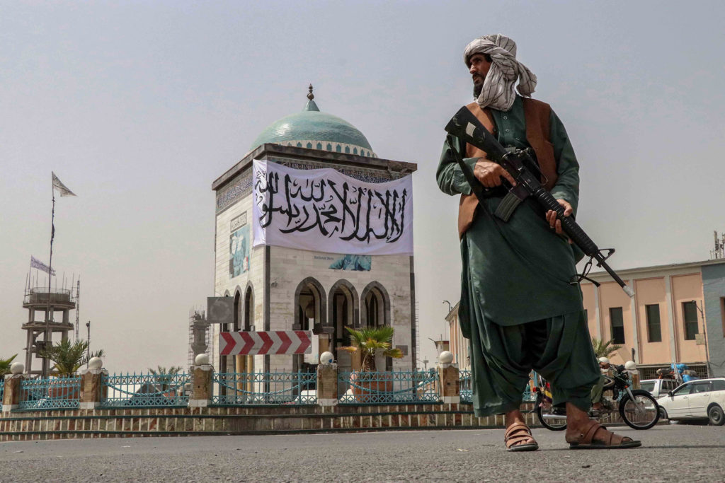 A Taliban fighter stands guard at a checkpoint in Kandahar, Afghanistan, 17 August 2021. (Credit: EPA/Stringer/AAP)