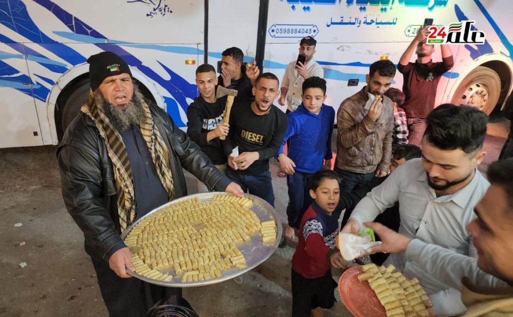 Sweets are handed out in Gaza to celebrate the deadly synagogue attack in Jerusalem (Image: Twitter)
