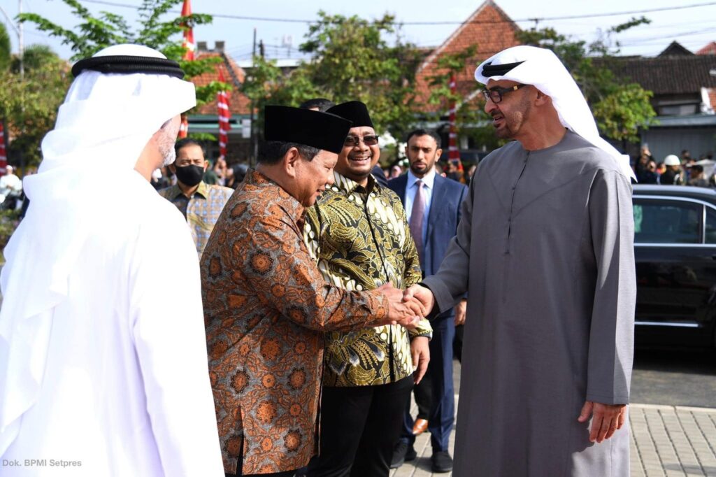 Indonesian Defence Minister Prabowo Subianto shakes hands with United Arab Emirates President Mohammed bin Zayed at the inauguration of the UAE-funded Sheikh Zayed Solo Mosque, in Solo, Central Java, November 14, 2022 (Image: Facebook/ Prabowo Subianto)