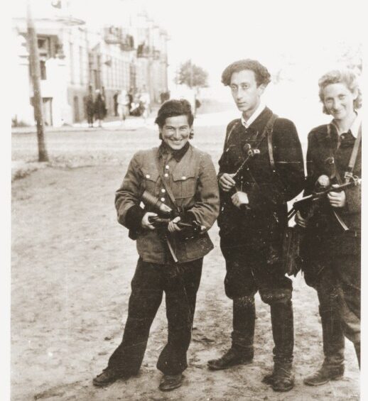 Jewish partisan leader Abba Kovner, centre, with his unit known as “The Avengers” (Image: Wikimedia Commons)