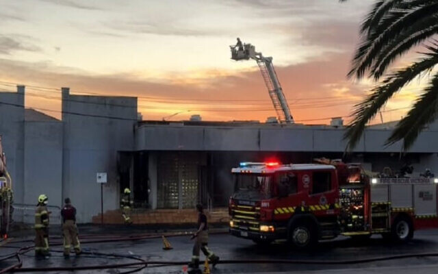 The three alarm fire at Adass Israel Synogogue in Rippon Lea, Victoria, following an arson attack (Source: X)