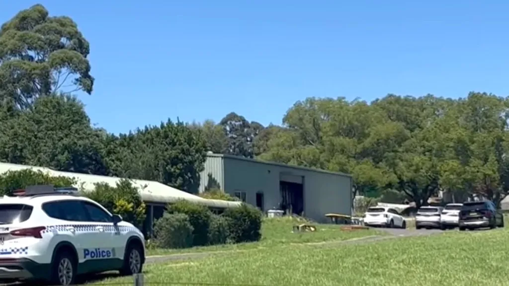 1738193132 DuralCaravanBombsSemitic 0056ff.jpg Police at Dural, following the discovery of the infamous caravan (Image: X/ screenshot)