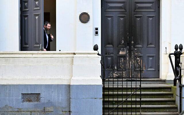 Damage to the door of the East Melbourne Hebrew Congregation (image: X/@w3bsag3)