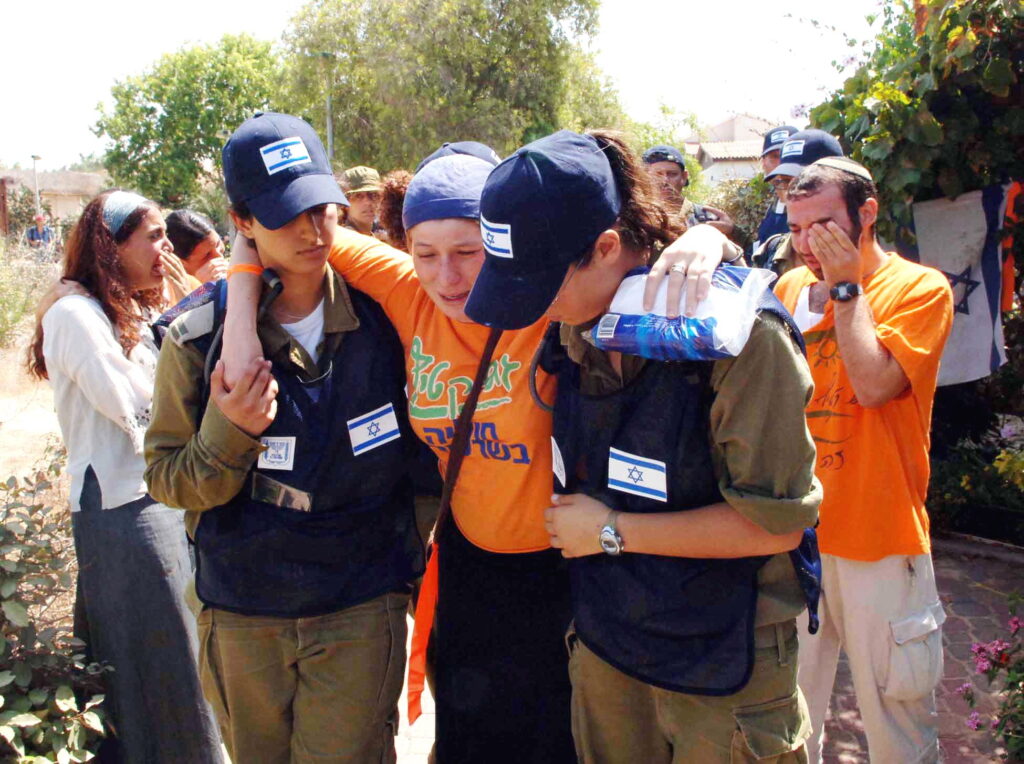 Security forces evacuating a pregnant settler in Neveh Dekalim, Gaza Strip, August 2005 (Image: Isranet)