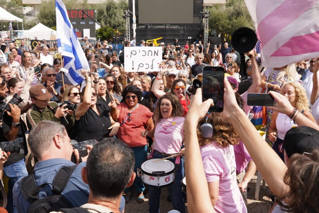Celebration in Hostage Square, Tel Aviv (Image: Dana Reany/ X)