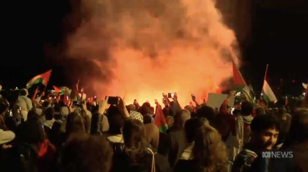 The infamous scenes outside the Sydney opera House, October 2023 (Screenshot)