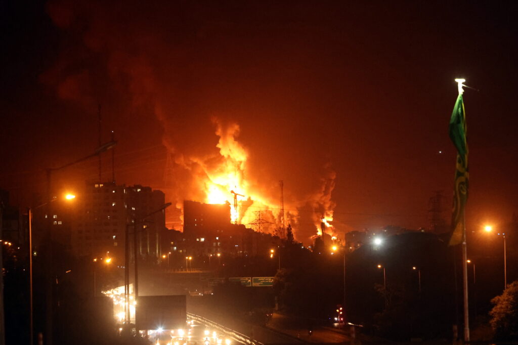 Fire and smoke rise from an oil warehouse in Teheran, Iran, June 15, 2025 (Image: EPA/ Abedin Taherkenareh)