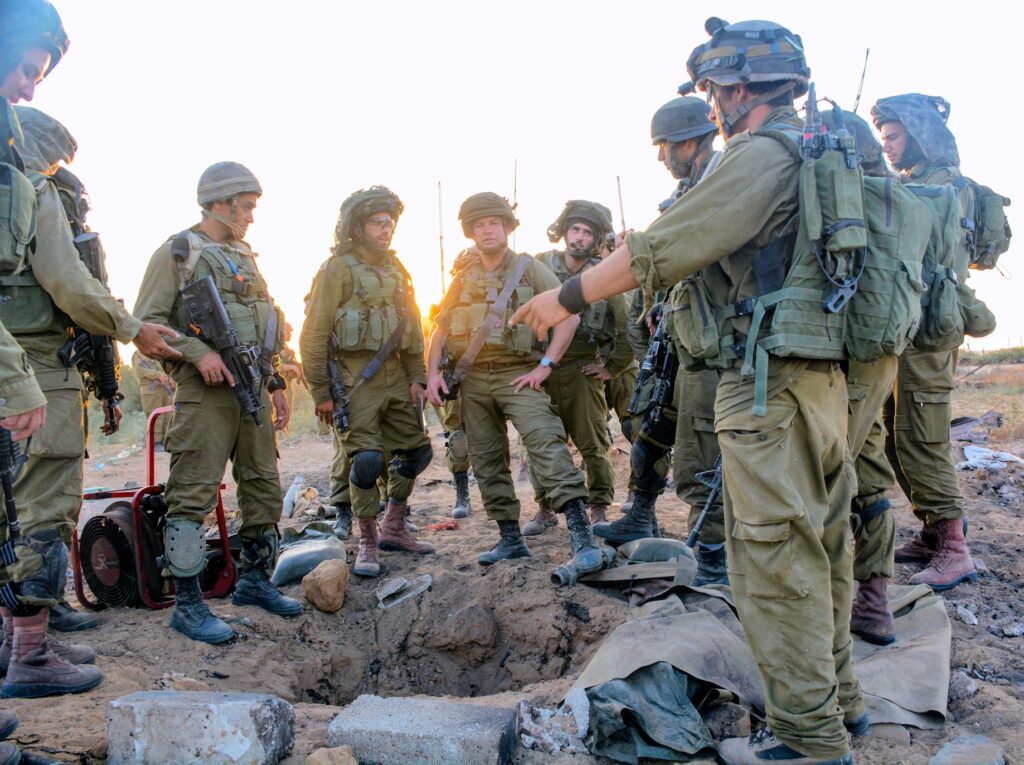 IDF soldiers surround a Gaza tunnel during Operation Protective Edge, 2014 (Image: Isranet)