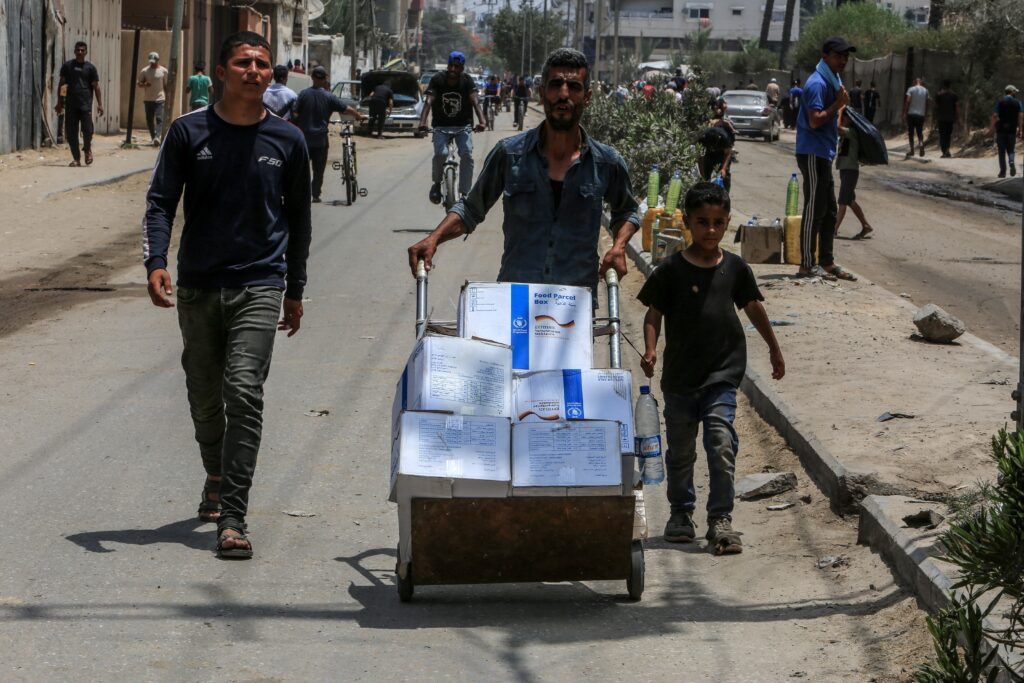 The World Food Program aid to the displaced and local residents in Deir al-Balah in the central Gaza Strip (Image: Anas Mohammed/ Shutterstock)