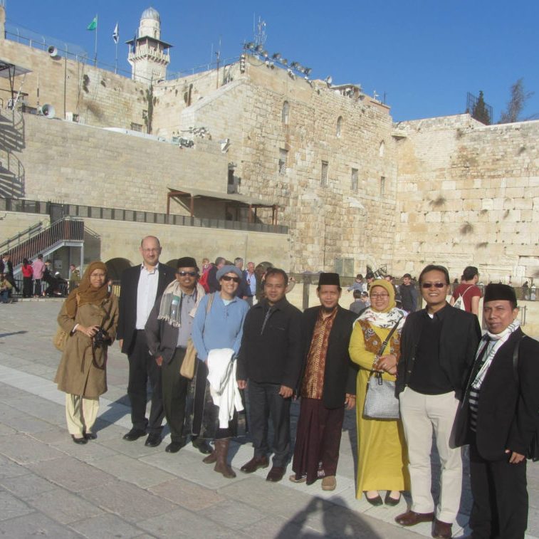 A Sydney Jew and an Indonesian Muslim walk into an Israeli synagogue...