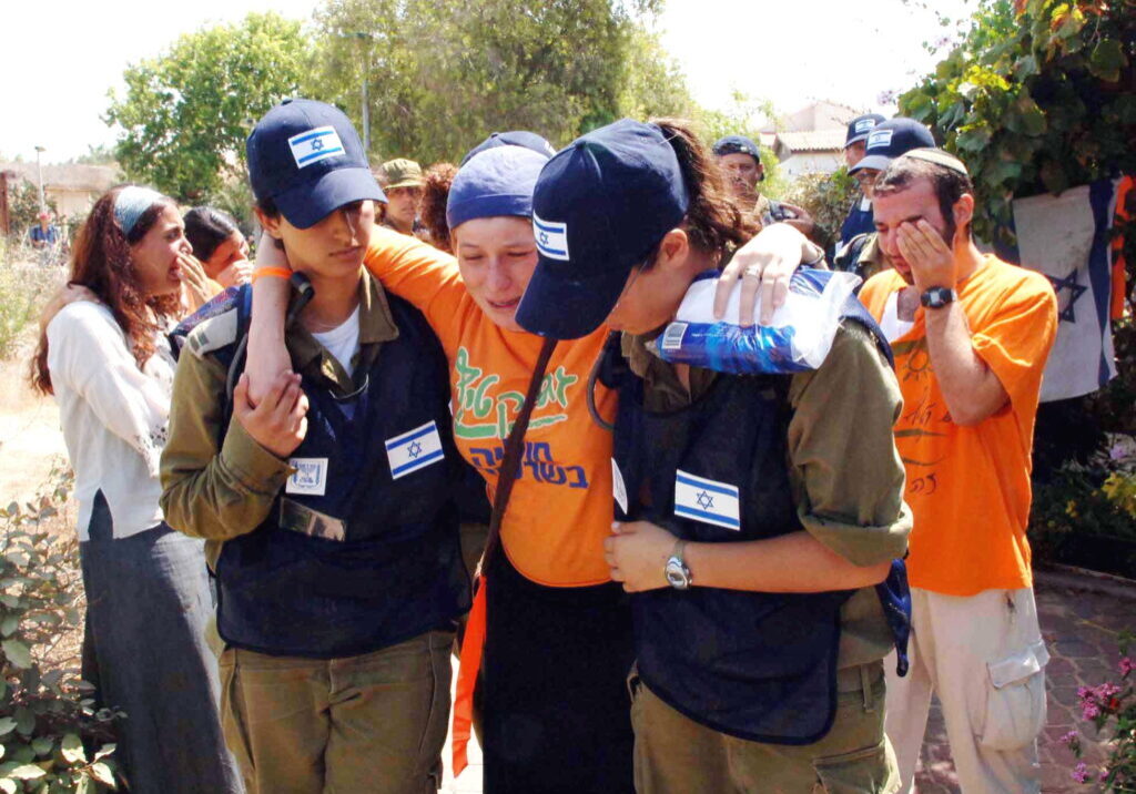 Security forces evacuating a pregnant settler in Neveh Dekalim, Gaza Strip, August 2005 (Image: Isranet)