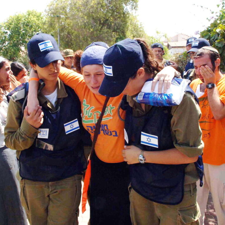 Security forces evacuating a pregnant settler in Neveh Dekalim, Gaza Strip, August 2005 (Image: Isranet)