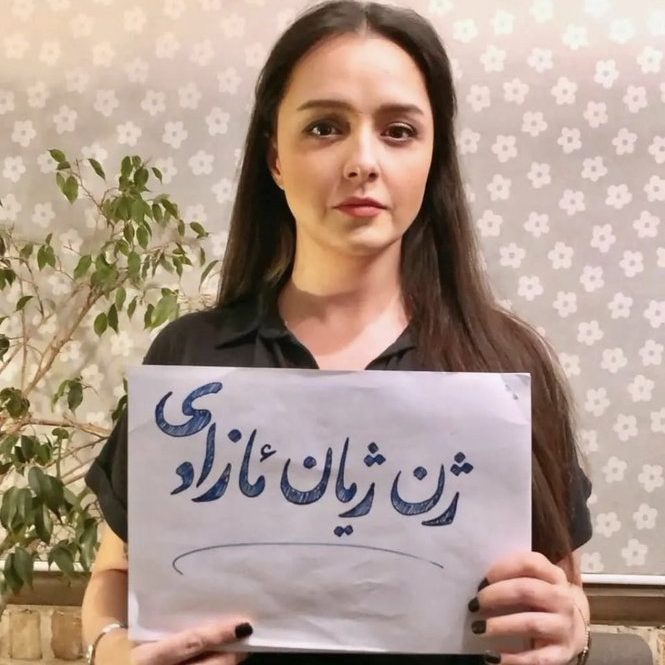 Taraneh Alidoosti, one of Iran's most famous actresses, appearing publicly without her headscarf and holding a sign with the Kurdish words for "Women, Life, Freedom". Despite the regime's bloody repression, Alidoosti has vowed to remain in her homeland "at any price" and support the families of those killed or arrested in the protest crackdown  (Photo: Instagram)