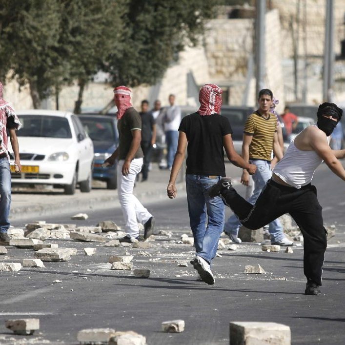 197E1 Ras Al Amud. Rioting Palestinian Youths (5121)