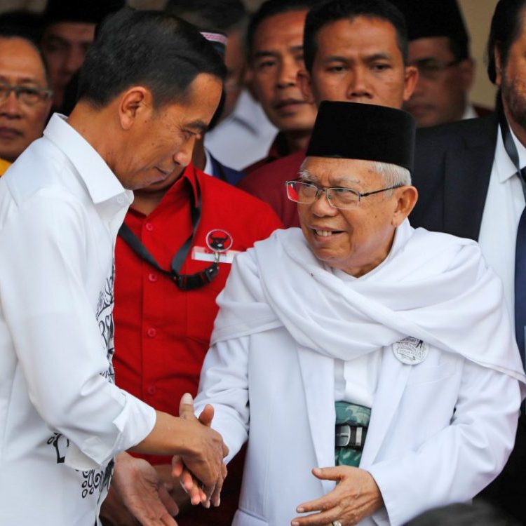 President Joko Widodo formally welcomes veteran Islamic cleric Ma’ruf Amin onto his election ticket 