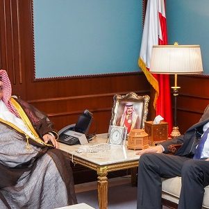 Bahraini Foreign Minister Khalid bin Ahmed al-Khalifa with Palestinian official Jibril Rajoub in Manama