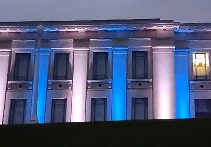 The Auckland War Memorial Museum's brief display of solidarity with Israel (Image: Twitter/ X)