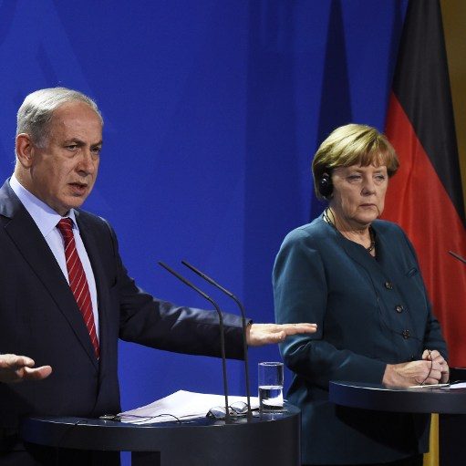 Israeli Prime Minister Benjamin Netanyahu (L) and German Chancellor Angela Merkel address a press conference at the chancellery in Berlin on October 21, 2015.  AFP PHOTO / TOBIAS SCHWARZ