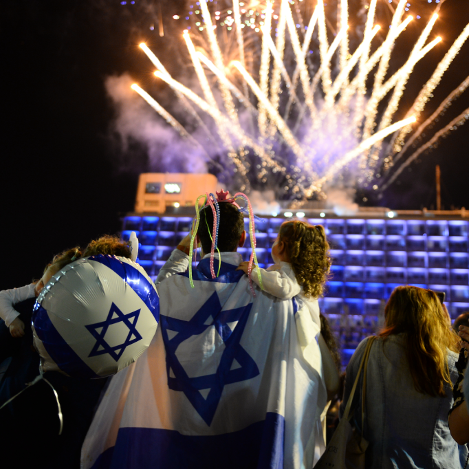 Israelis celebrating Independence Day (Yom  Ha'atzmaut) in Tel Aviv (Photo: Shutterstock, Orlov Sergei)