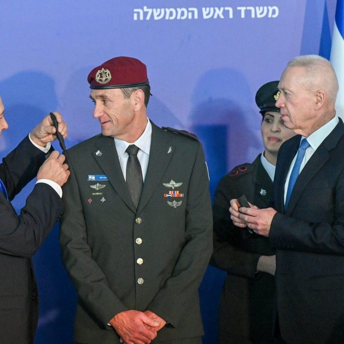Preparing to confront Iran and keeping the IDF out of politics will be key tasks for new IDF Chief of Staff Gen. Herzl Halevi (centre), shown here being sworn in (Image: IGPO/Flickr)