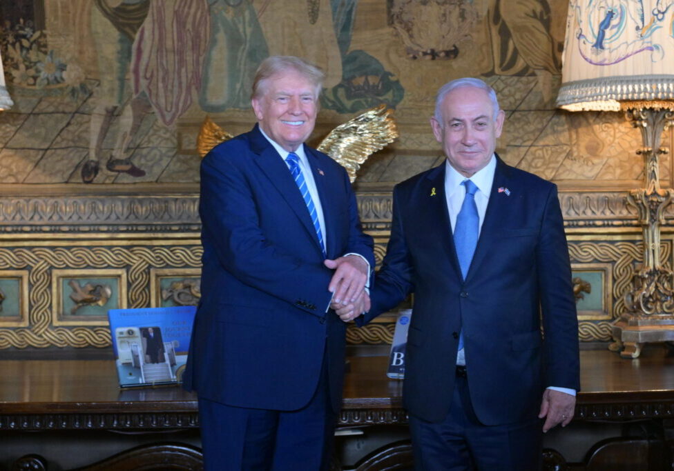 Donald Trump with Israeli Prime Minister Netanyahu at his Mar-a-Lago estate, Florida, July 26, 2024 (Image: PMO/ Flickr)