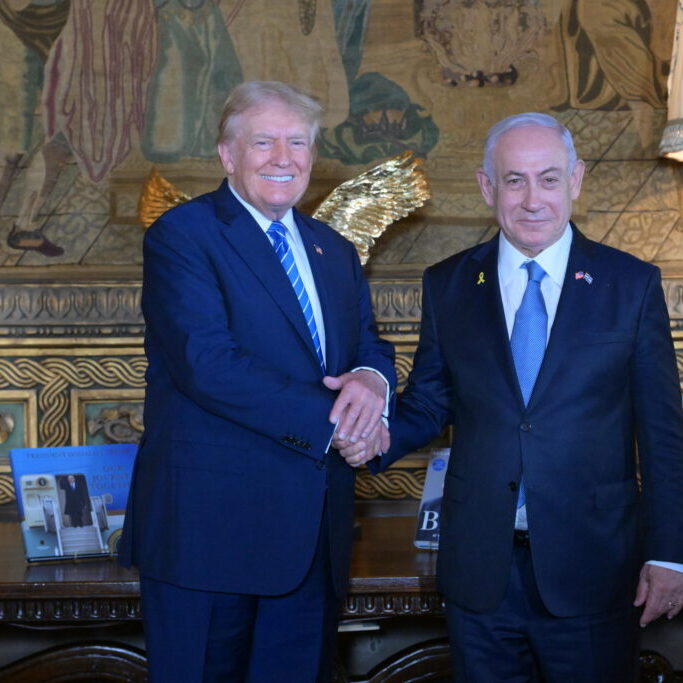 Donald Trump with Israeli Prime Minister Netanyahu at his Mar-a-Lago estate, Florida, July 26, 2024 (Image: PMO/ Flickr)