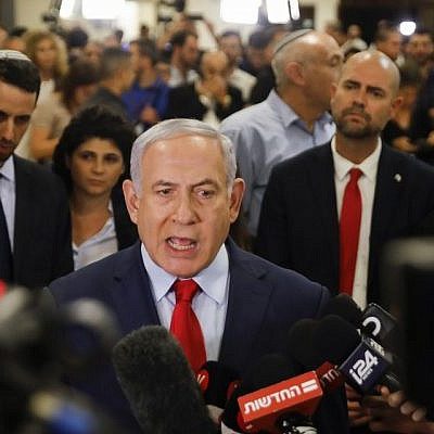 Prime Minister Binyamin Netanyahu talks to the press following a vote on a bill to dissolve the Knesset on May 29, 2019. (Photo: Menahem KAHANA / AFP)