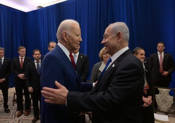 Israeli PM Binyamin Netanyahu (r) gets his long-awaited face-to-face meeting with US President Joe Biden in New York (Photo: Avi Ohayon, Israeli Government Press Office)