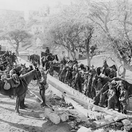 The ANZACs in Palestine with their famous and much-loved “Waler” horses (Image: Wikipedia)