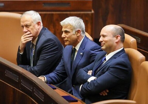 Israeli PM Naftali Bennett (R); Alternative PM and Foreign Minister Yair Lapid (C) and Defence Minister Benny Gantz  (L) (Photo: Noam Moscowitz / Knesset spokesperson)