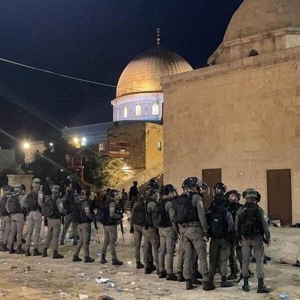Stand-off at al-Aqsa (Image: Twitter)