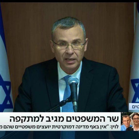 Israeli Justice Minister Yariv Levin announces the proposed legal changes (Screenshot)