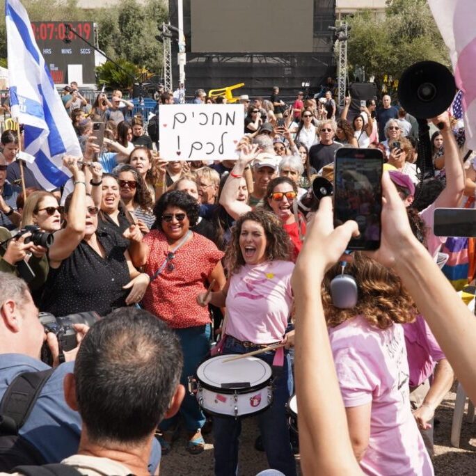 Celebration in Hostage Square, Tel Aviv (Image: Dana Reany/ X)