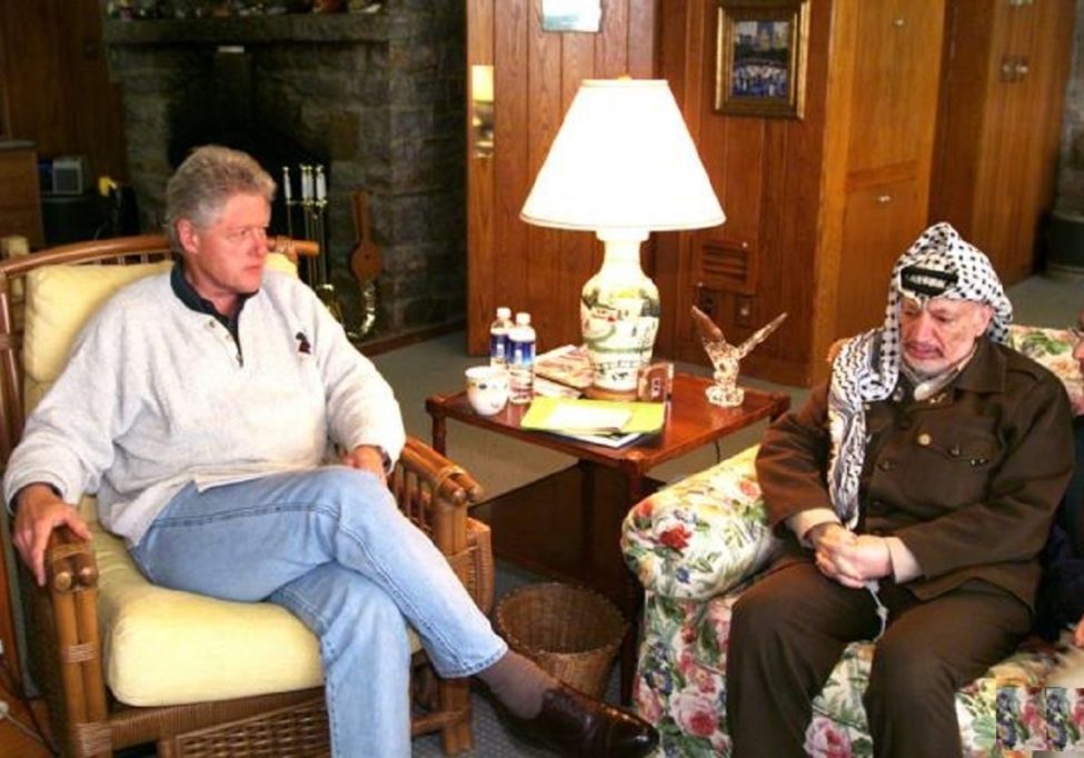 Clinton and Arafat at Camp David, 2000 (Source: Wikimedia Commons)