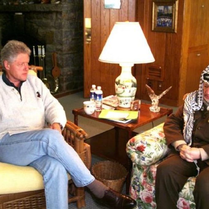 Clinton and Arafat at Camp David, 2000 (Source: Wikimedia Commons)