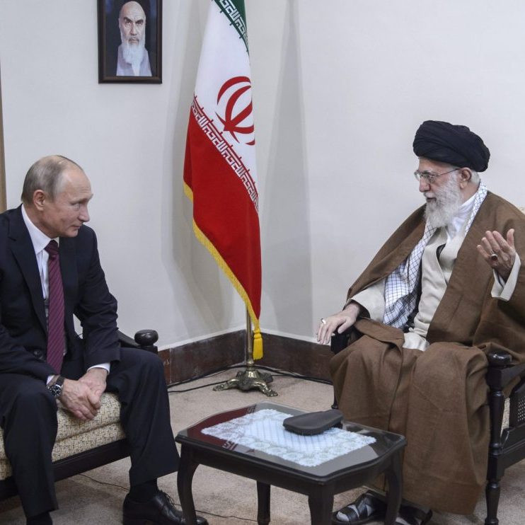Russia’s President Vladimir Putin (L) and Iran’s Supreme Leader Ayatollah Ali Khamenei meet for talks in Teheran in Nov. 2017. (Credit: Dmitry Azarov/TASS/Alamy Live News)