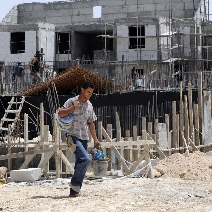 Palestinian workers in Israel average twice the earnings of those in Palestinian towns (Image: Alamy Stock Photo)