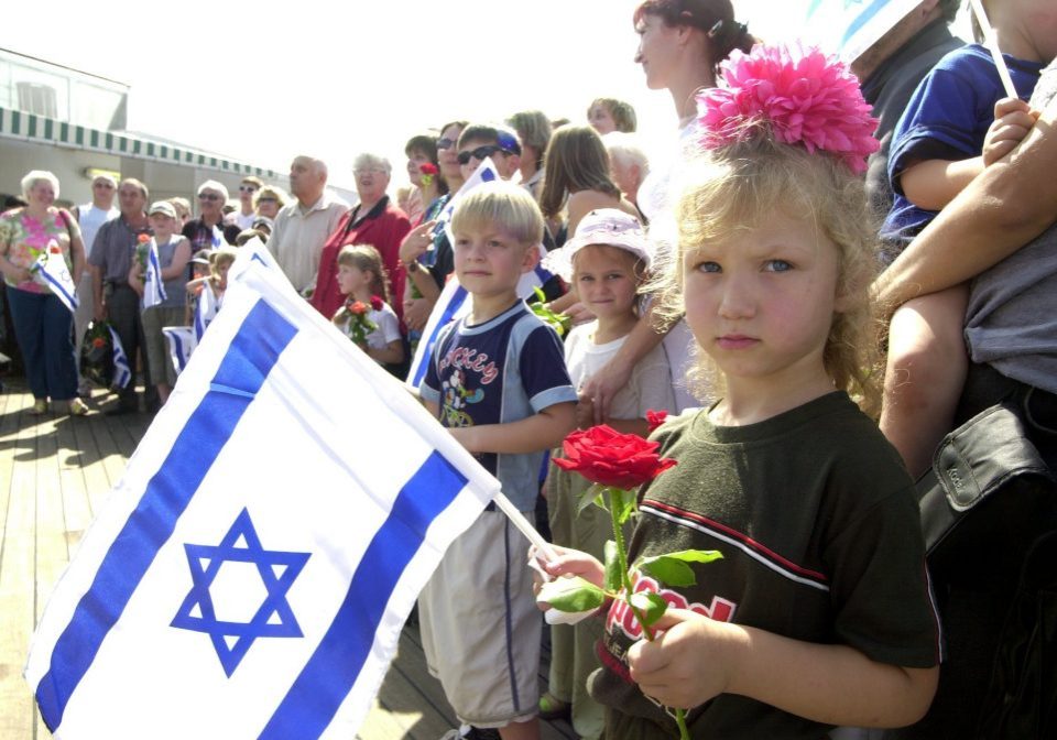 Israeli immigrants from Odessa, Ukraine (Credit: Isranet)