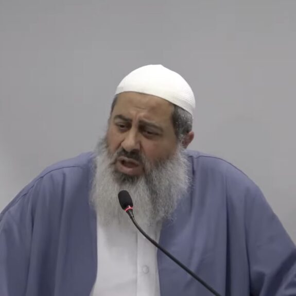 Abu Mariam's sermon at the Roselands Mosque (December 2023): Jews cause "corruption and evil on Earth" (YouTube screenshot)