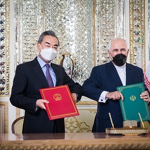 Iranian Foreign Minister Mohammad Javad Zarif and State Councilor of the People’s Republic of China Wang Yi signing the Iran–China 25-year Cooperation Program in Teheran on March 27 (Photo: Wikimedia Commons)