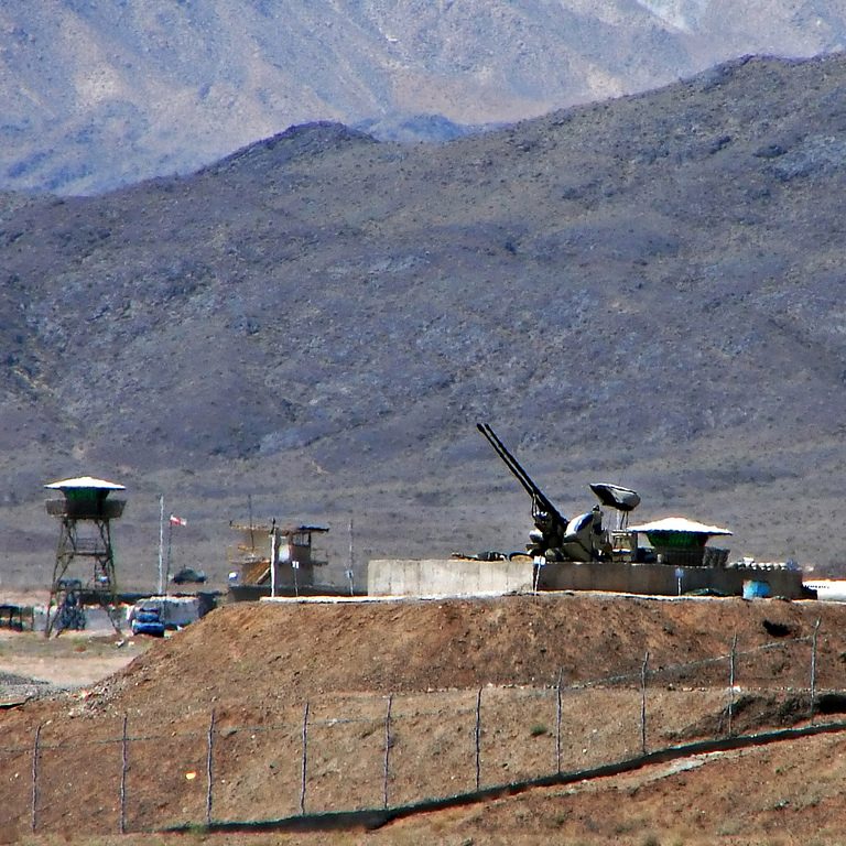 Gun emplacements around the heavily-guarded uranium enrichment plant at Natanz (Credit: Wikimedia Commons)