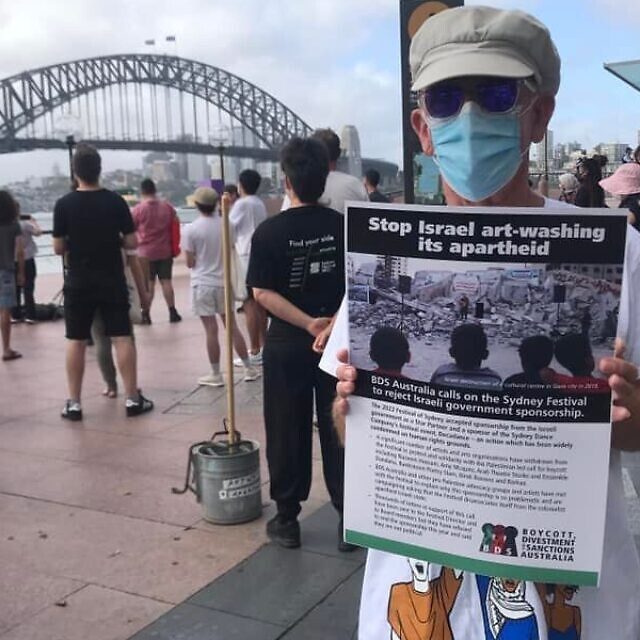 Protesters outside the production of “Decadance” by the Sydney Dance Company (Image: Twitter)